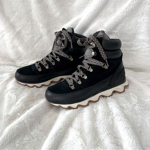SOREL WOMEN'S KINETIC IMPACT CONQUEST SNEAKER BOOT